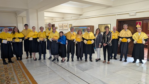 Graduación de la Promoción 2019-2025: profesorado junto con las gerentes del Hospital Universitario Doce de Octubre y Hospital Universitario Infanta Cristina